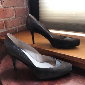 Donald Pliner Pumps - never worn